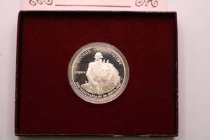lot 60 image: GEORGE WASHINGTON COMMEMORATIVE SILVER HALF DOLLAR 1732-1982