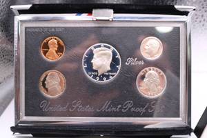 lot 151 image: 1994 United States Premier Silver Proof Set