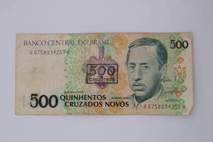 lot 335 image: BRazil 500 Quinhentos Bank Note