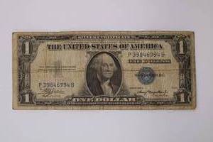 lot 355 image: 1935-A $1 Dollar Silver Certificate