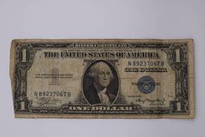 lot 356 image: 1935-A $1 Dollar Silver Certificate