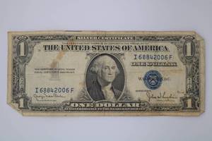 lot 363 image: 1935-D $1 Dollar Silver Certificate