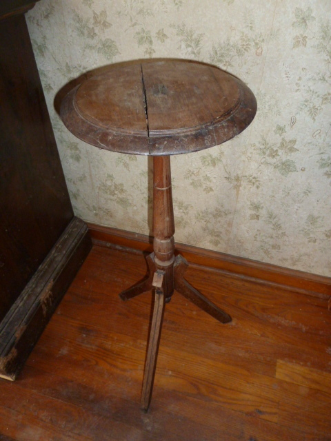 lot 144 image: SIDE TABLEPLANT STAND
