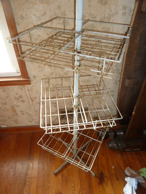 lot 33 image: VINTAGE METAL DISPLAY UNIT
