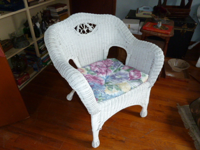 lot 27 image: WHITE WICKER CHAIR