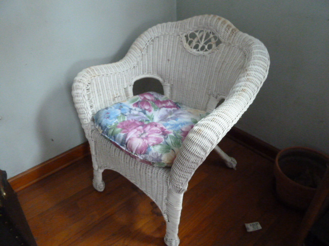 lot 28 image: white wicker chair