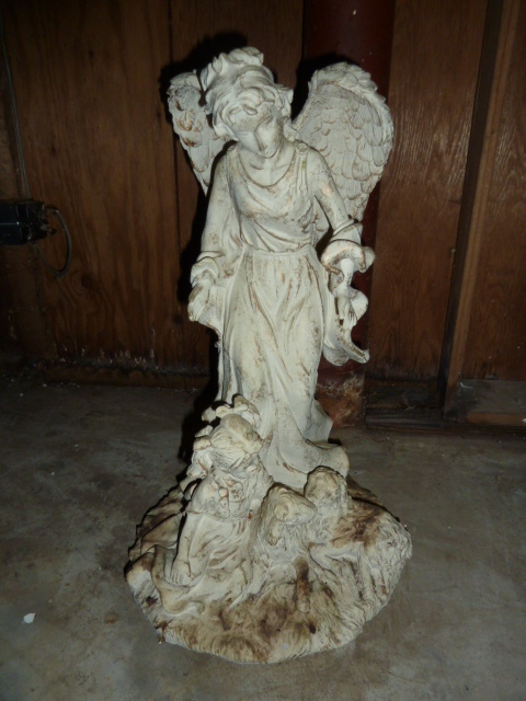 lot 147 image: LARGE ANGEL YARD ART