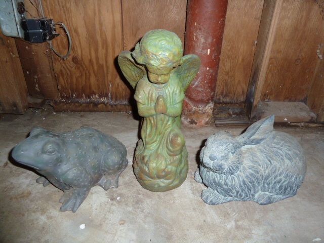 lot 146 image: FROG BUNNY ANGEL YARD ART