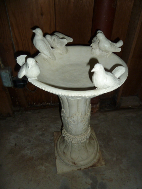 lot 37 image: BIRDBATH