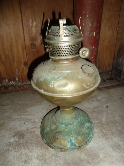 lot 111 image: ANTIQUE KEROSENE LAMP