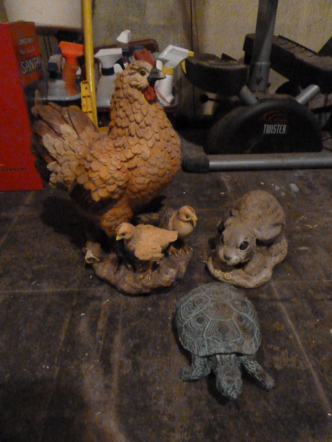 lot 153 image: ROOSTER, TURTLE, & BUNNY YARD ART
