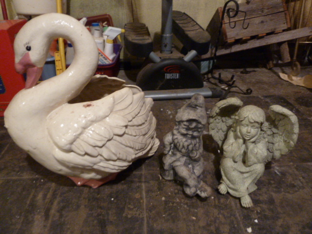 lot 154 image: GOOSE, GNOME, ANGEL YARD ART