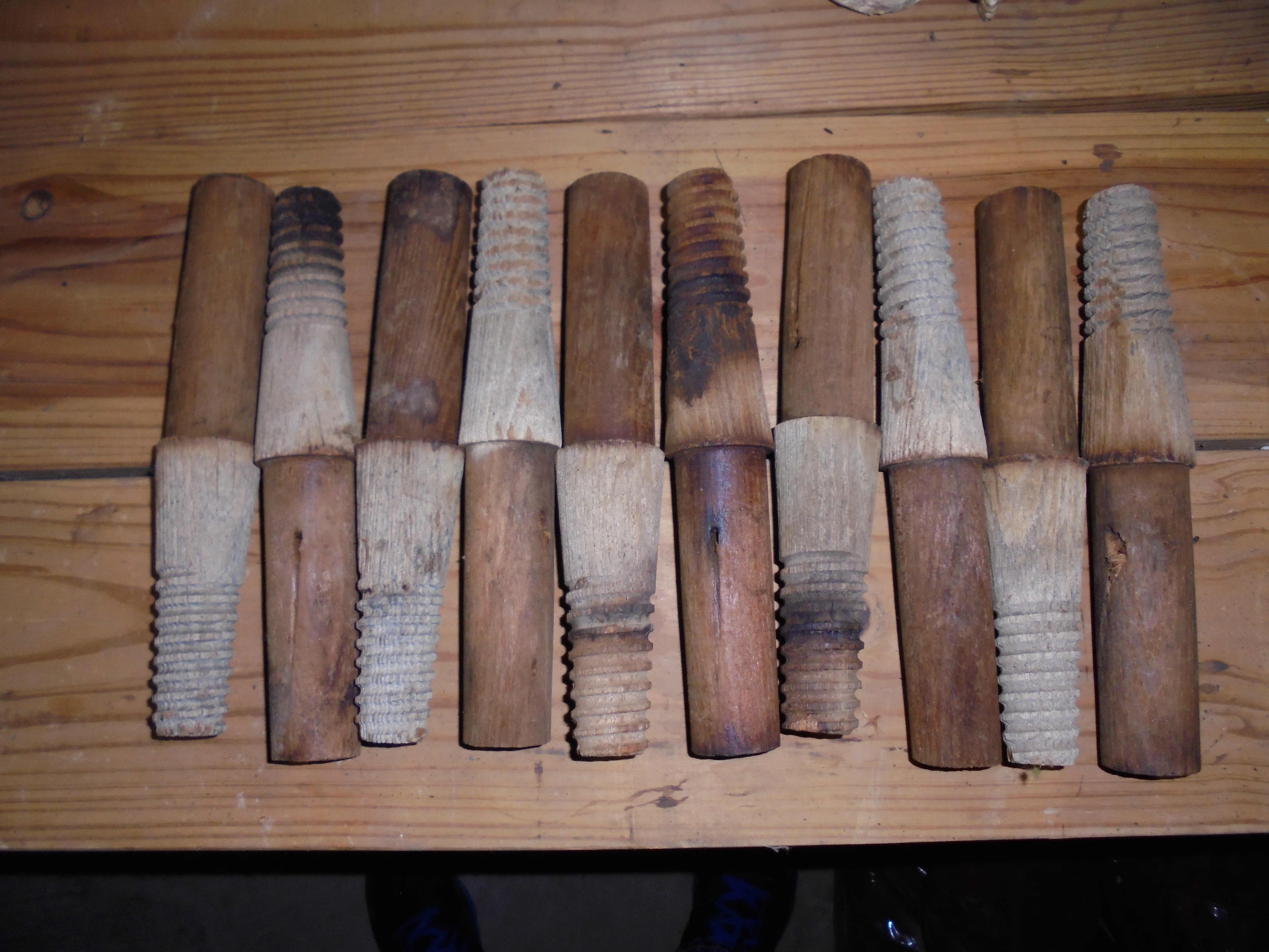 lot 815 image: LOT OF 10 WOODEN Insulator screws