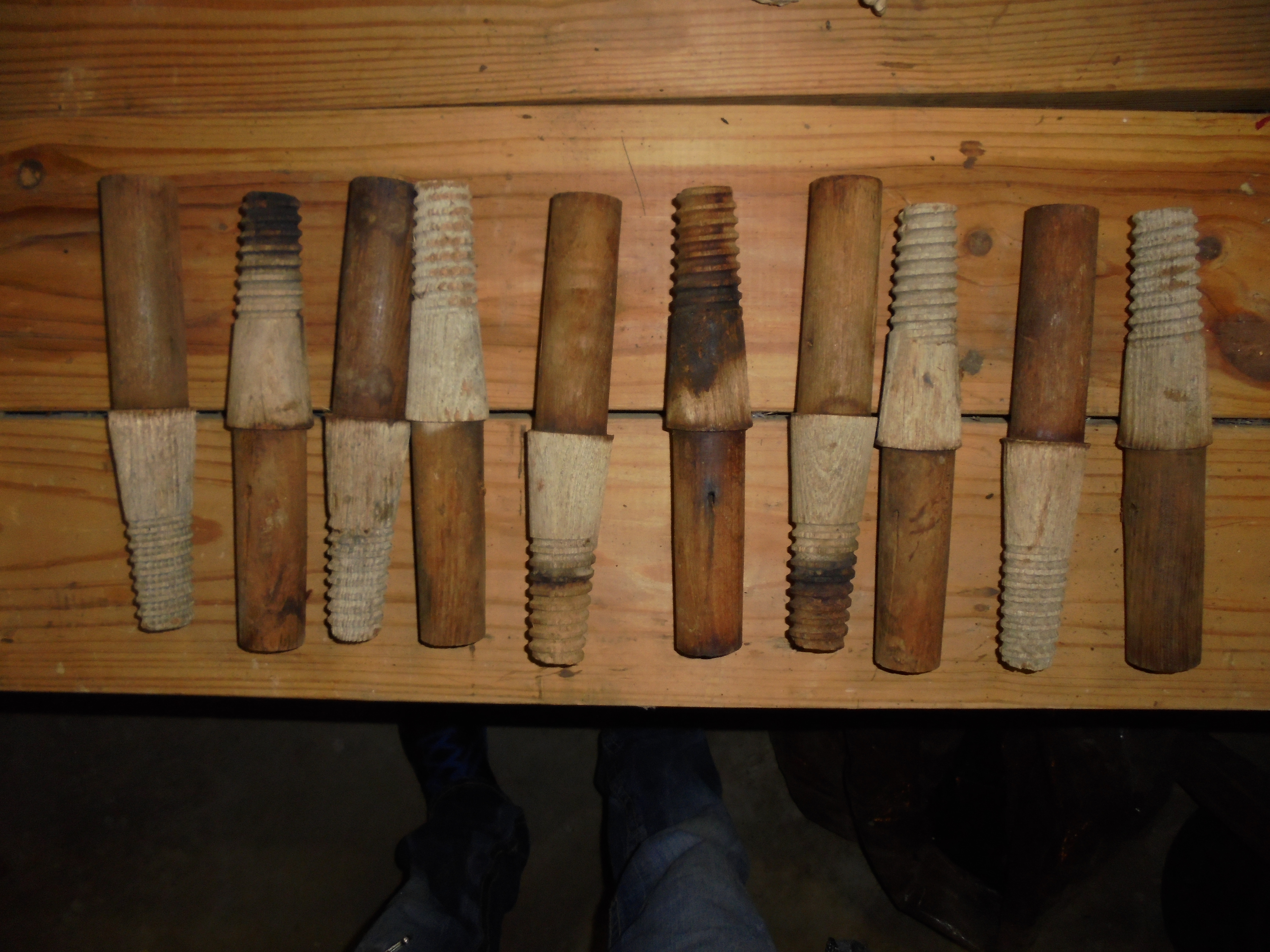 lot 728 image: LOT OF 10 WOODEN Insulator screws