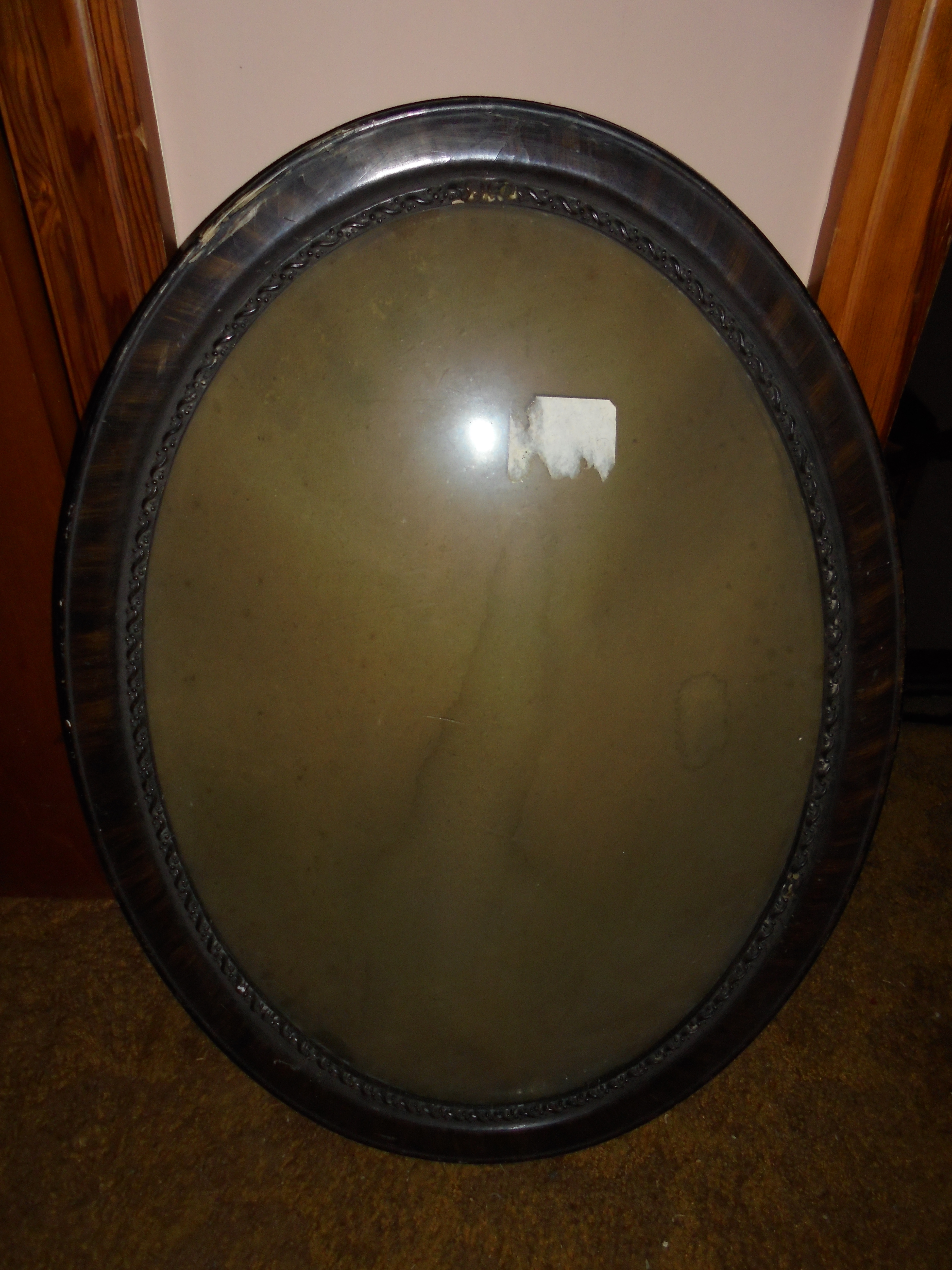 lot 52 image: NICE OVAL BUBBLE GLASS FRAME
