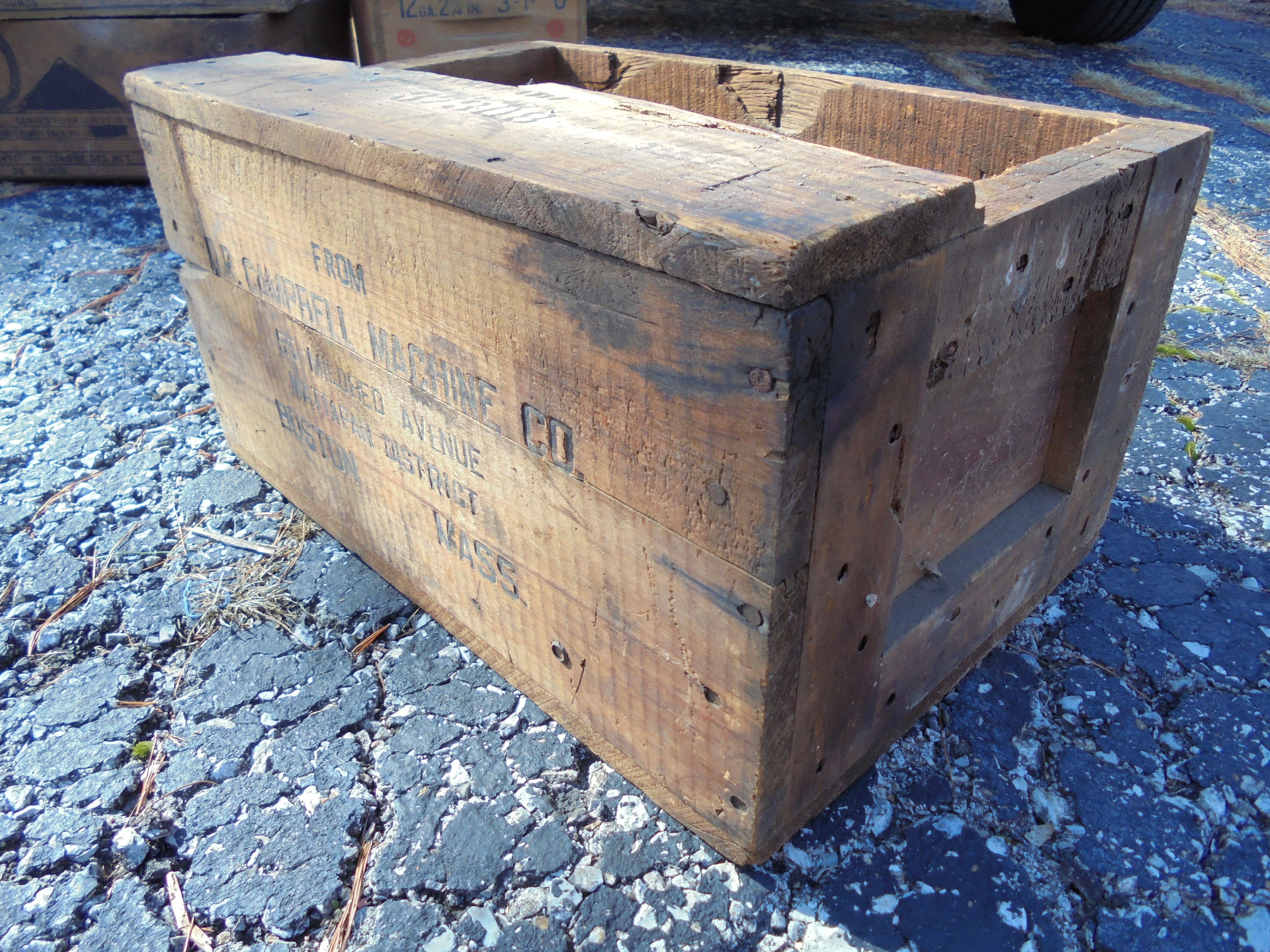 lot 42 image: ANTIQUE CAMPBELL MACHINE CO.  CRATE