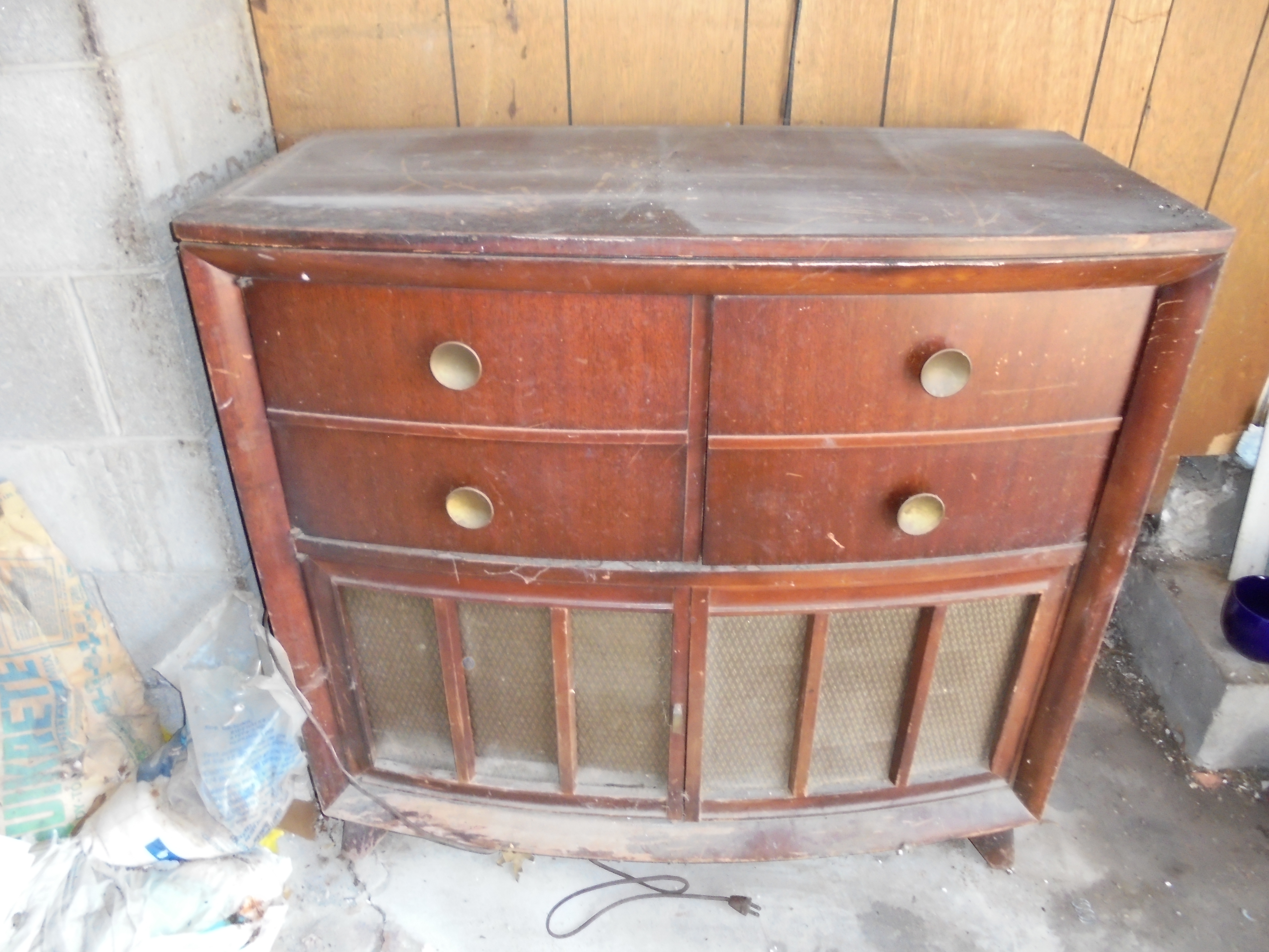 lot 227 image: VINTAGE DRESSERRADIO