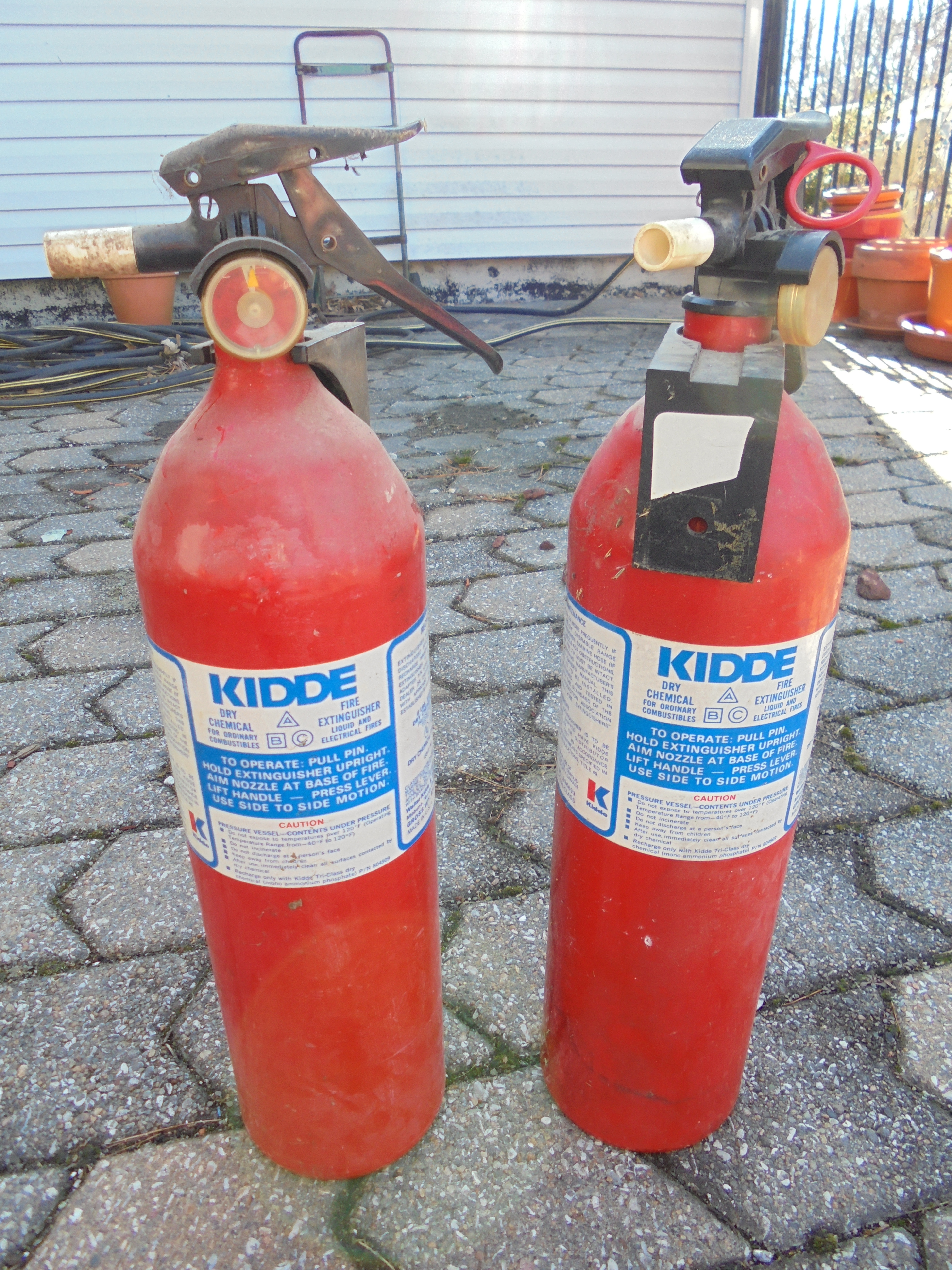 lot 134 image: PAIR OF FIRE EXTINGUISHERS