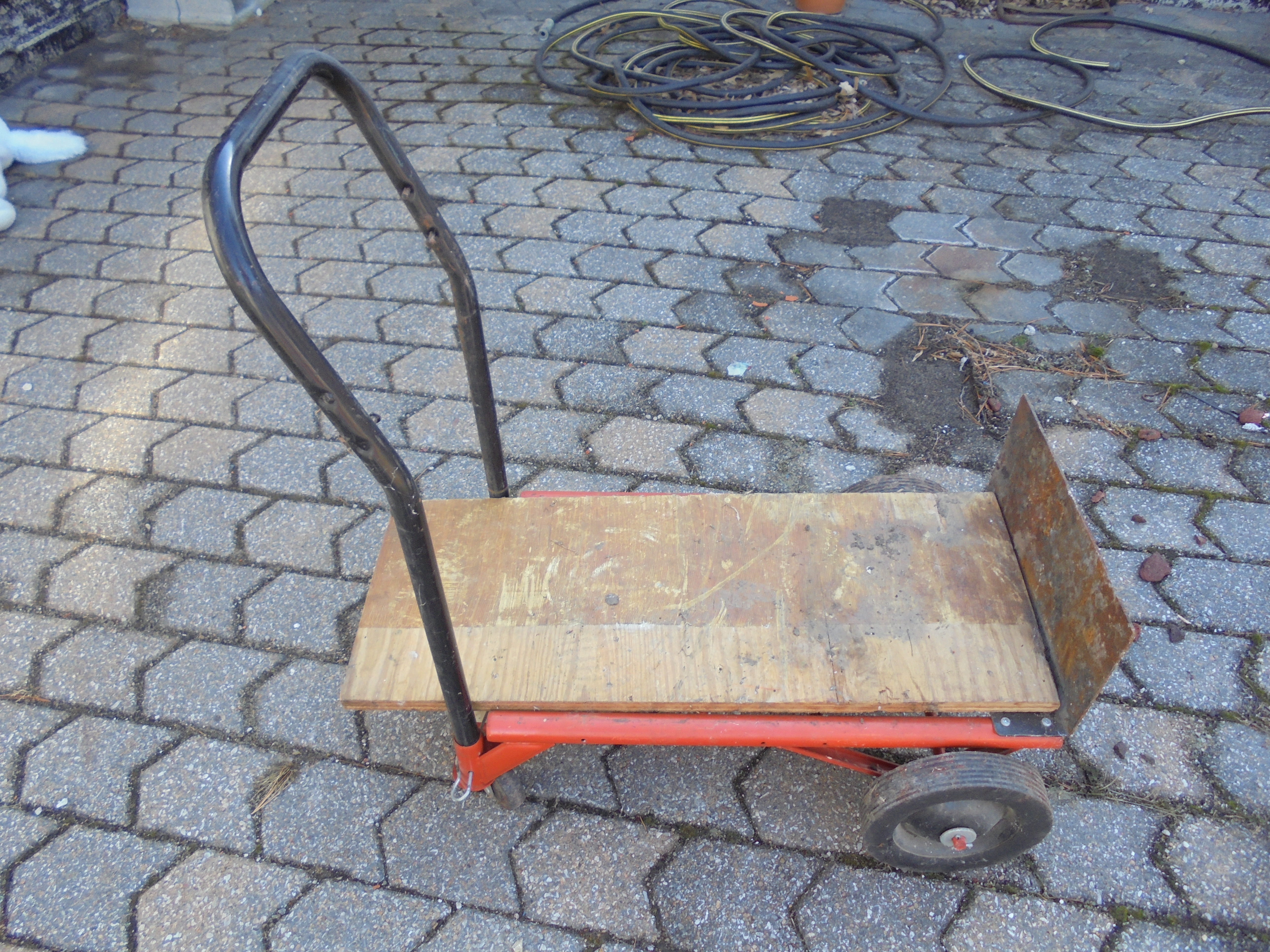 lot 135 image: 4 WHEEL WONDER ROLLING CART