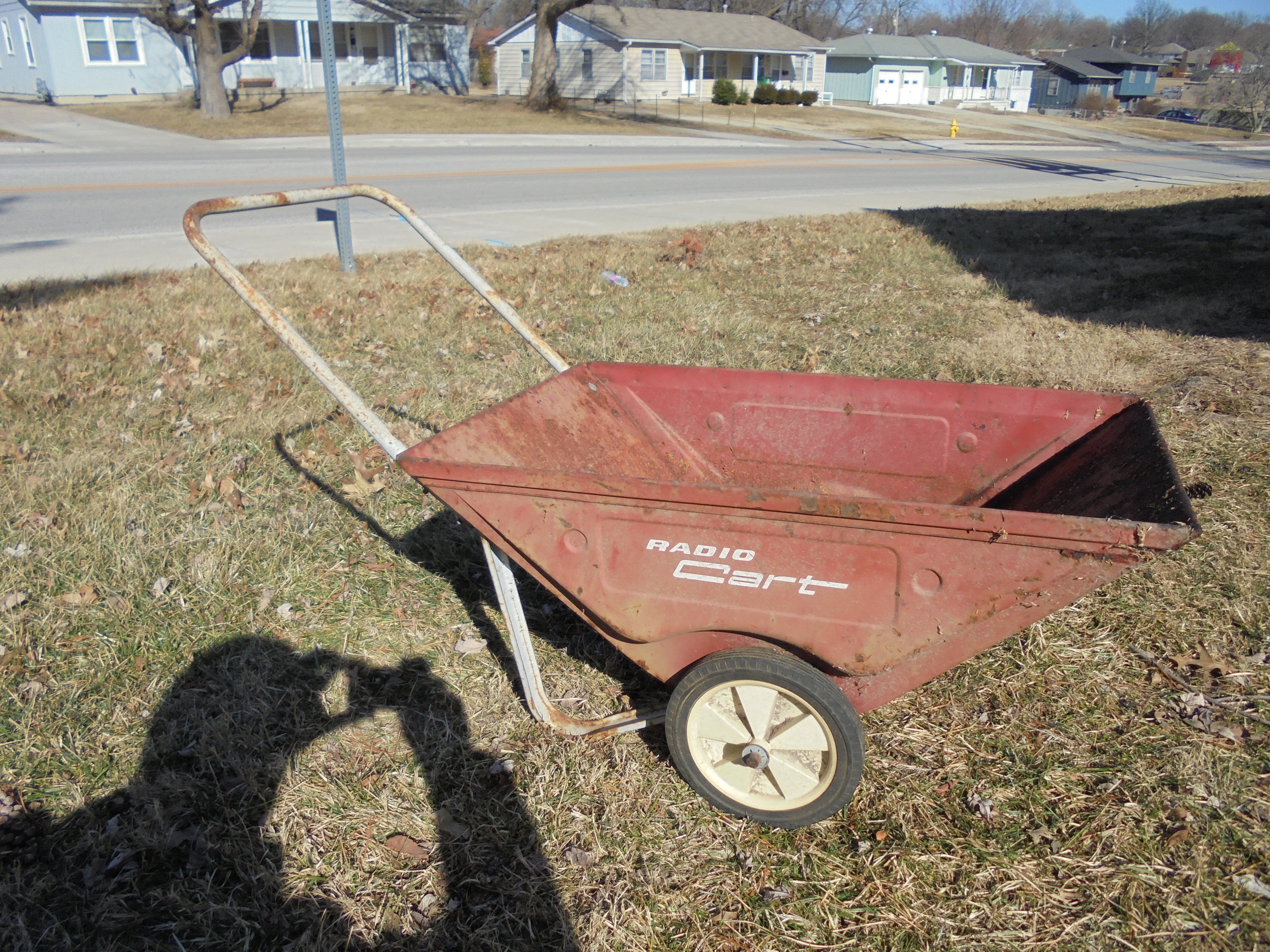 lot 136 image: VERY NICE WHEELBARROW