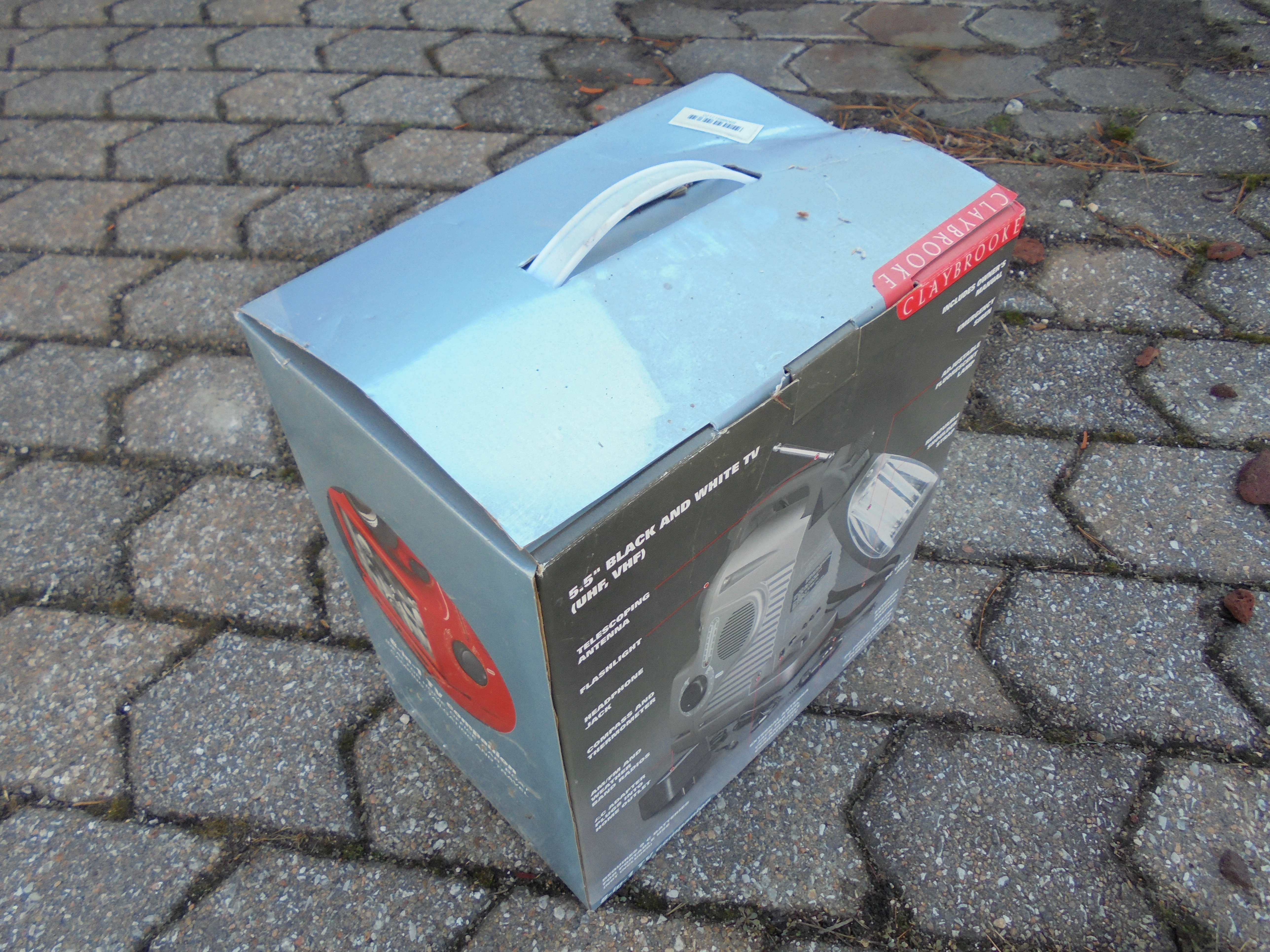 lot 817 image: 8-IN-1  TV COMPANION