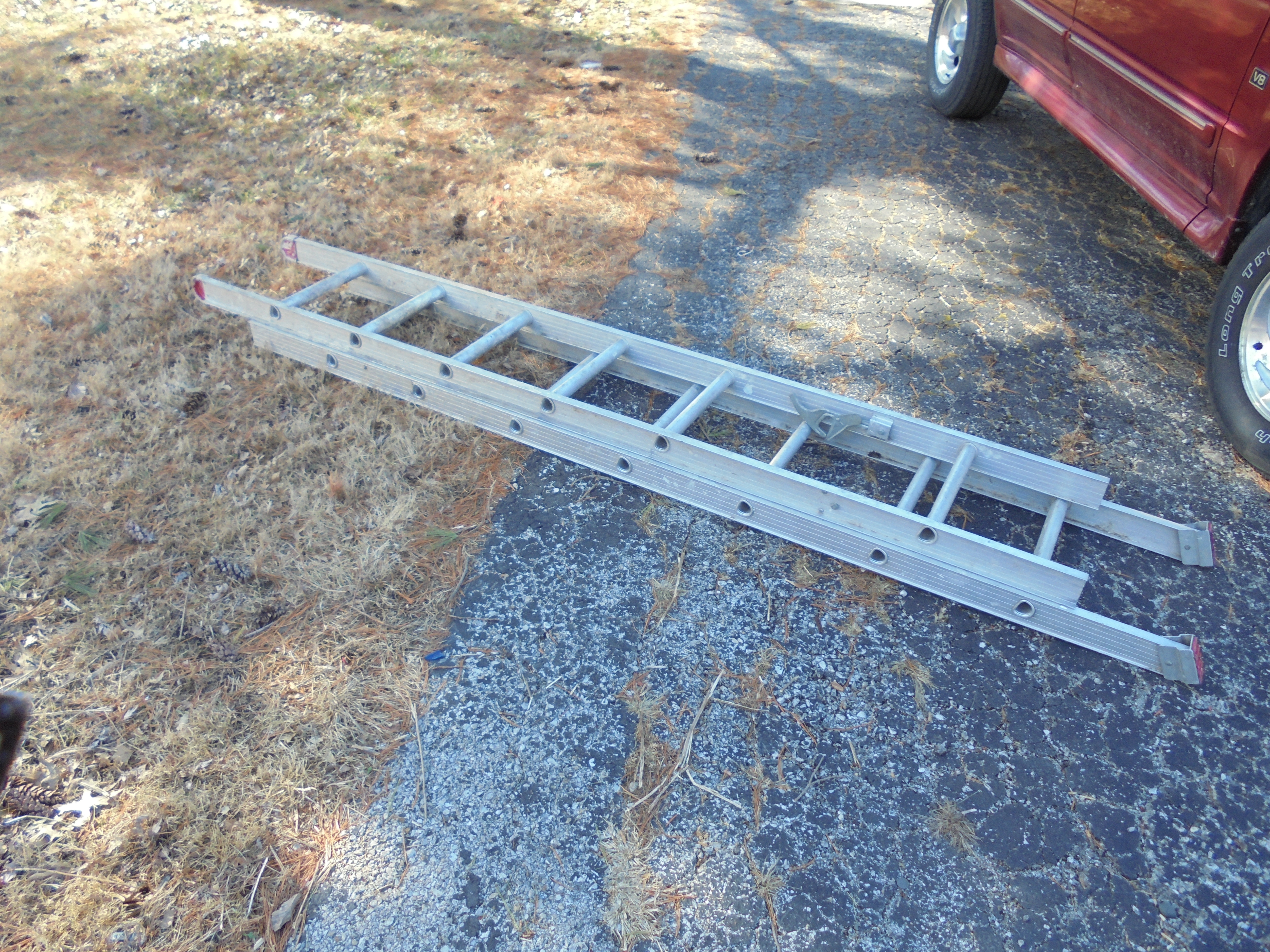 lot 229 image: LADDER extends to 20 feet