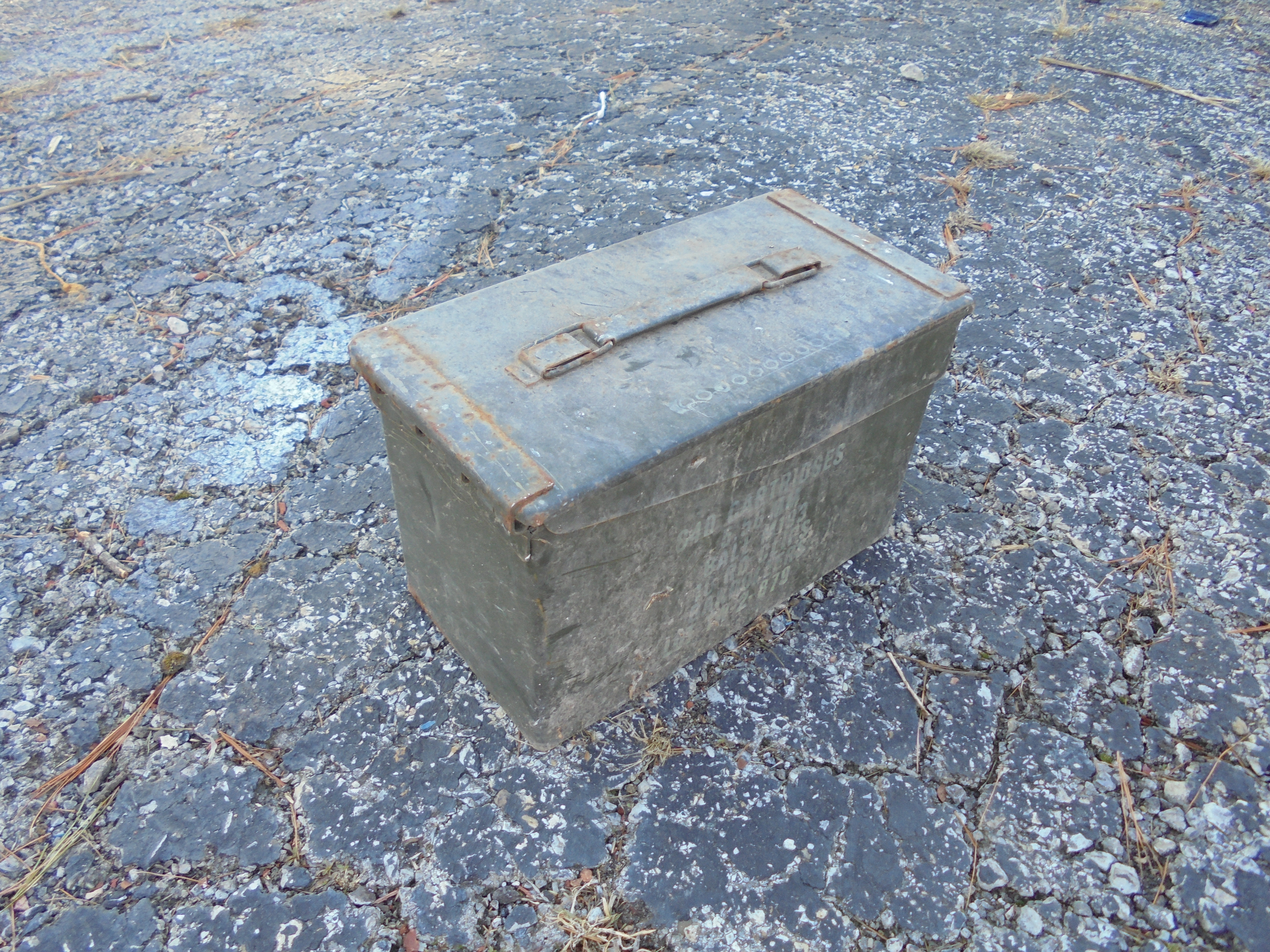 lot 138 image: AMMO BOX