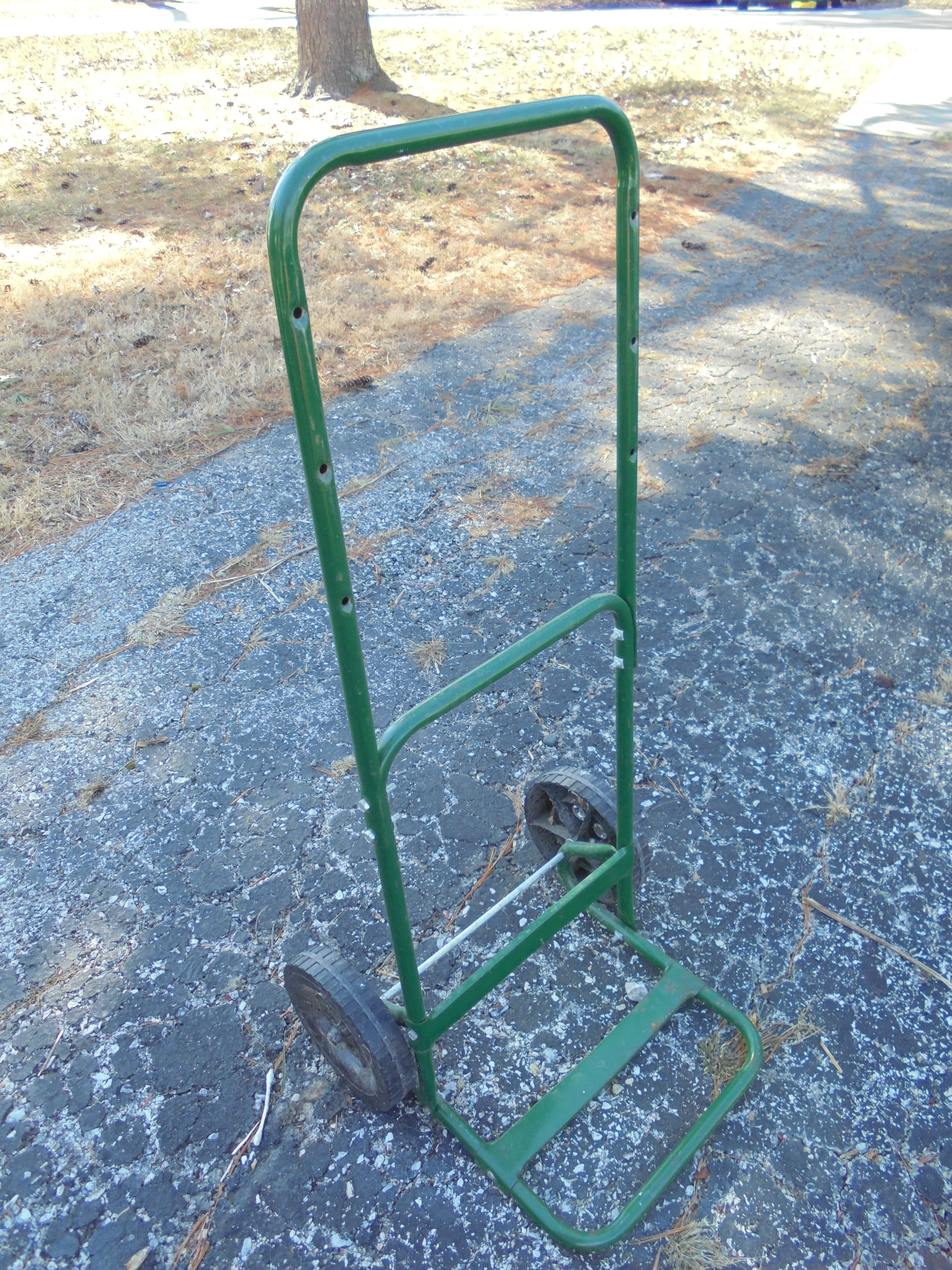 lot 141 image: GREEN DOLLY