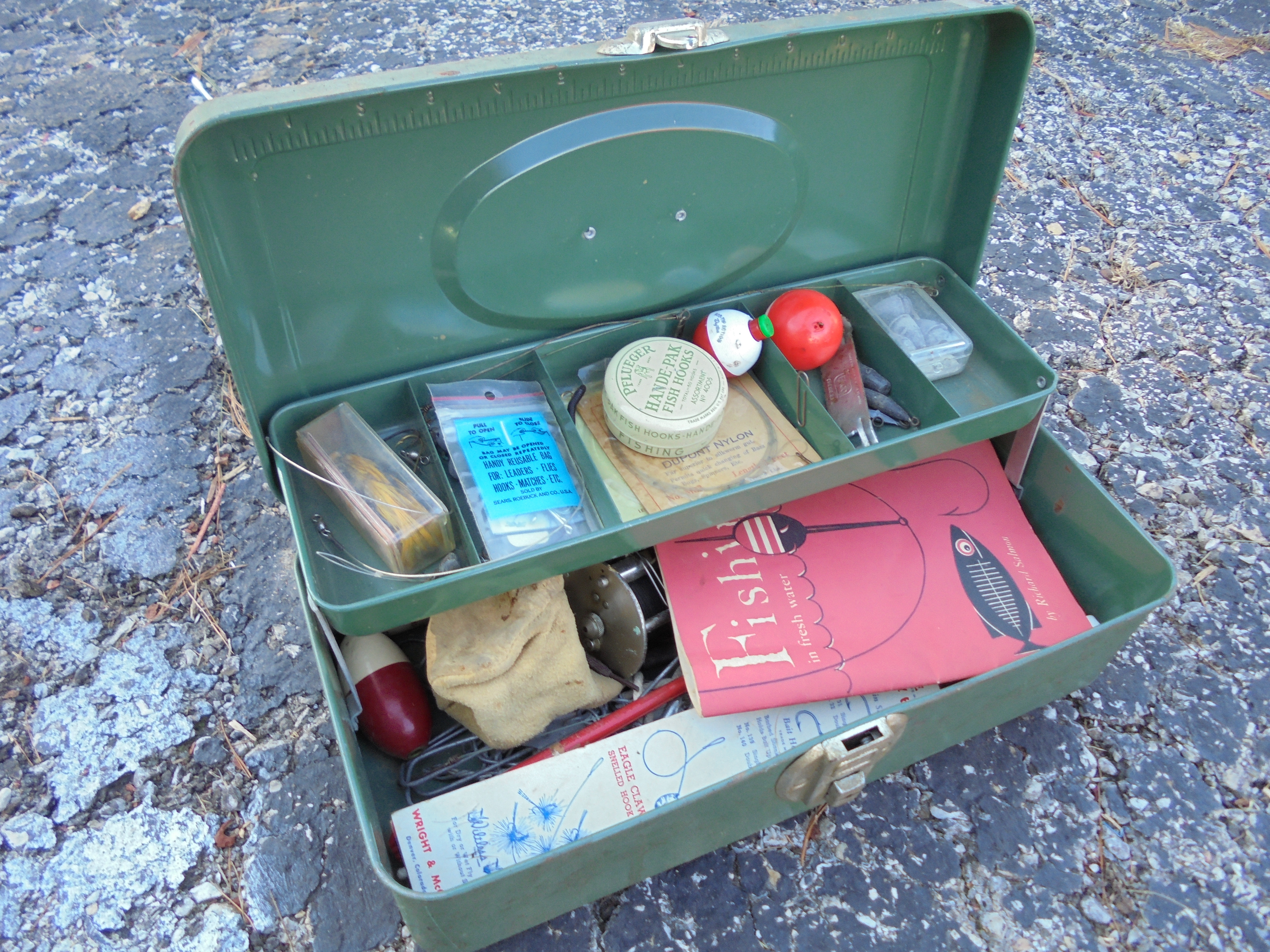 lot 142 image: BOX FULL OF FISHING STUFF