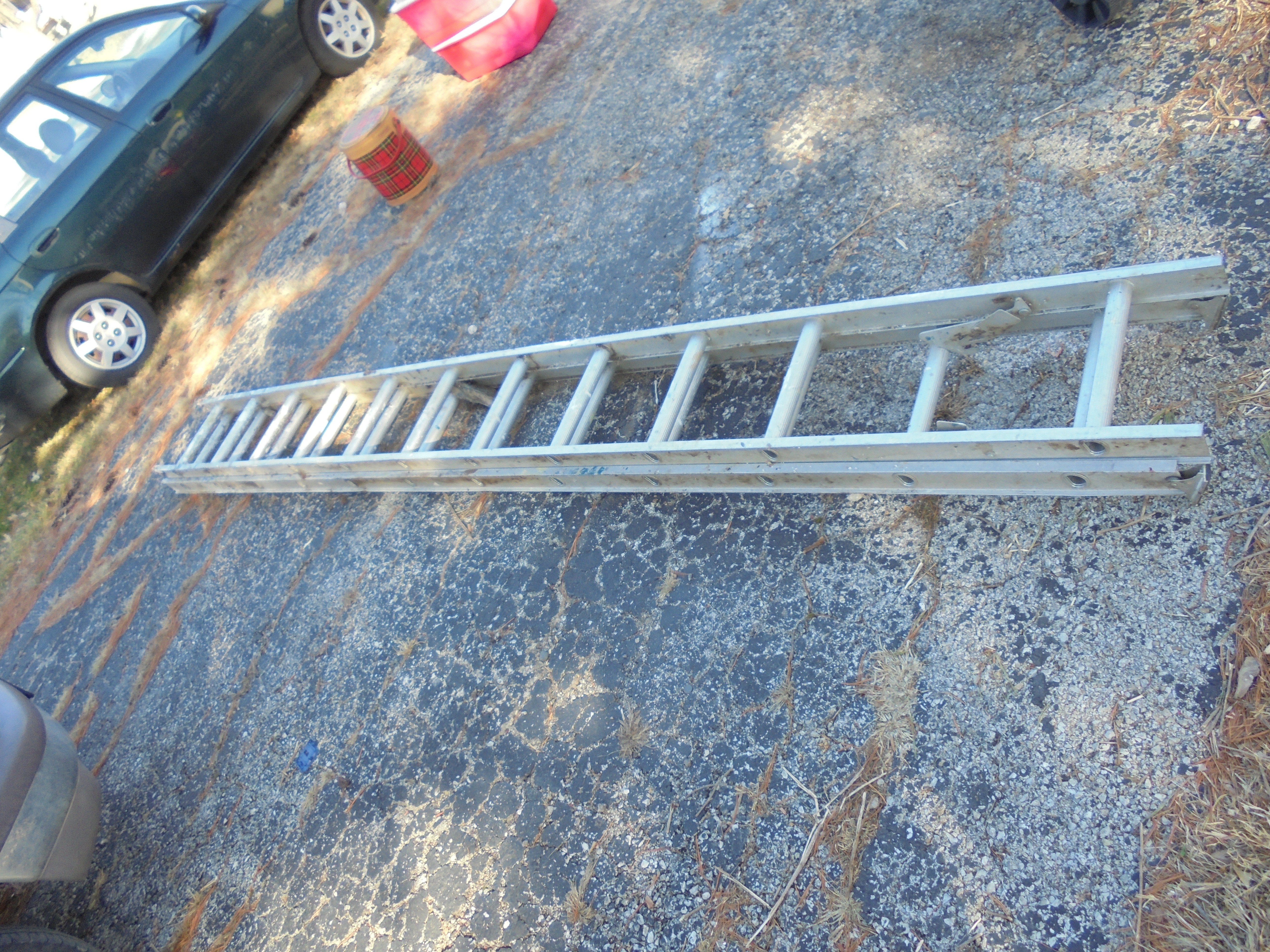lot 3 image: 24 foot ladder.