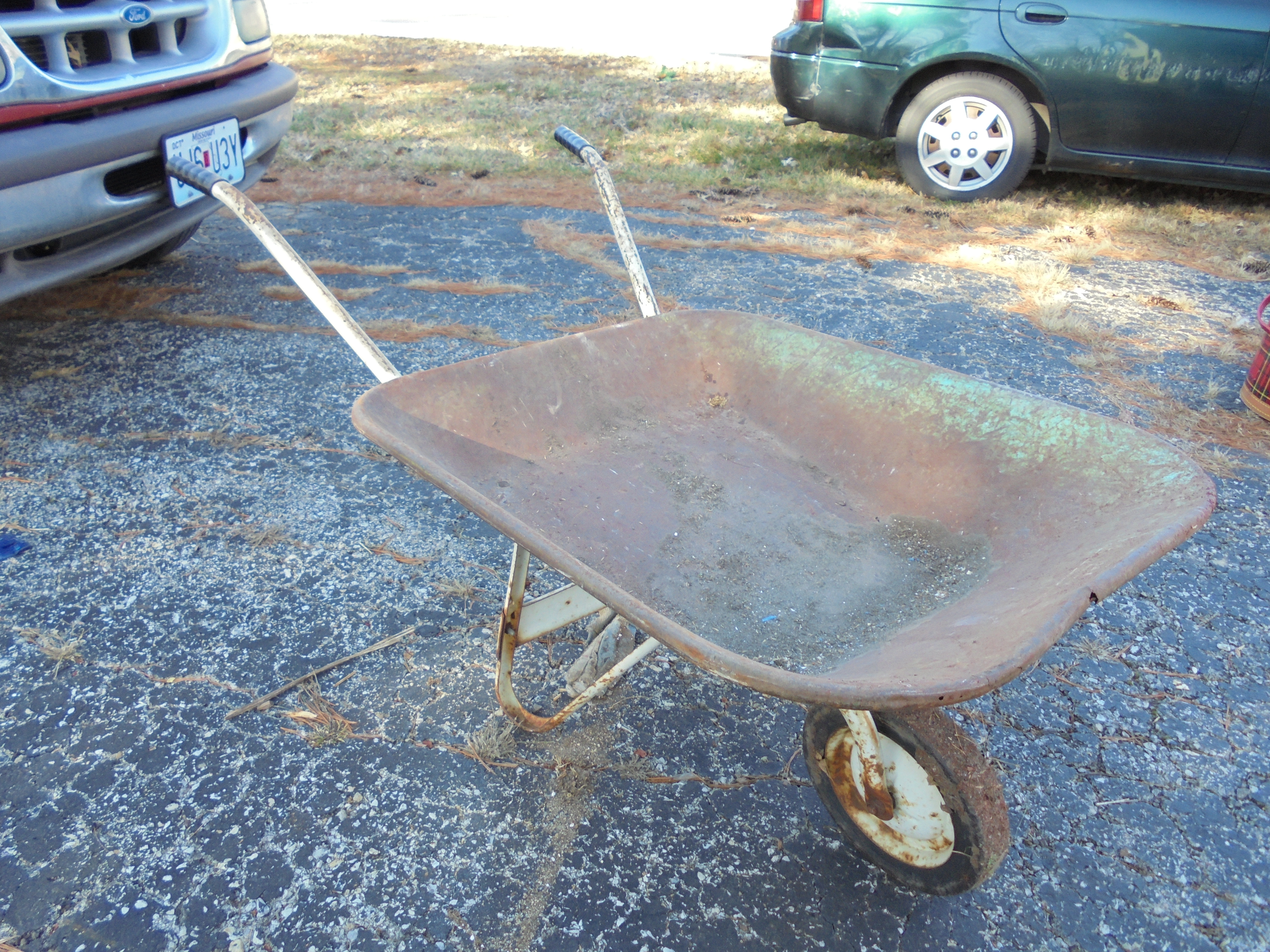 lot 161 image: WHEELBARROW - GREEN