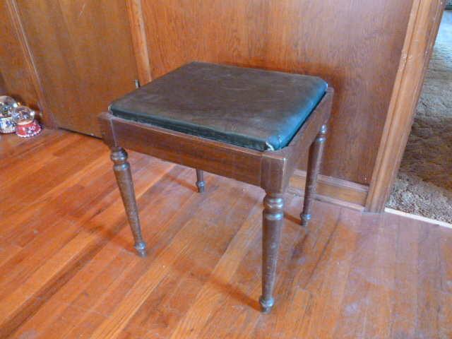 lot 48 image: STOOL & CONTENTS OF SEWING GOODIES