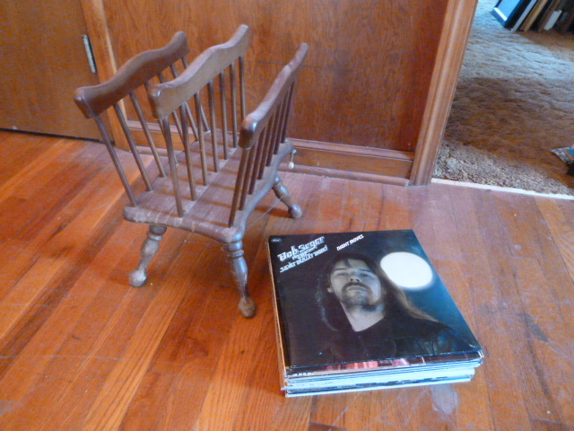 lot 180 image: ANTIQUE MAGAZINE RACK & RECORDS