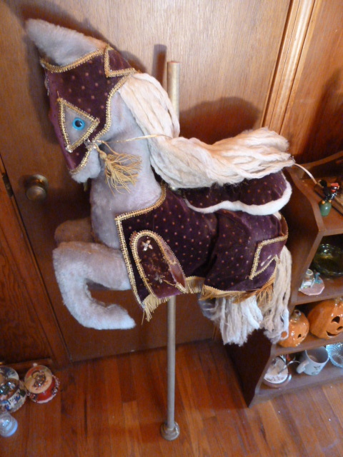 lot 49 image: TOY CAROUSEL HORSE