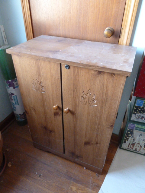 lot 184 image: MEDIA STORAGE CABINET