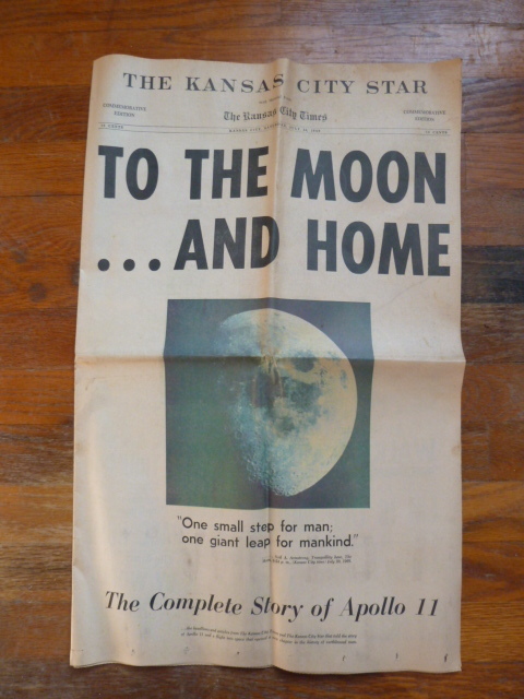 lot 190 image: TO THE MOON...AND HOME  1969 APOLLO 11 MISSION NEWSPAPER