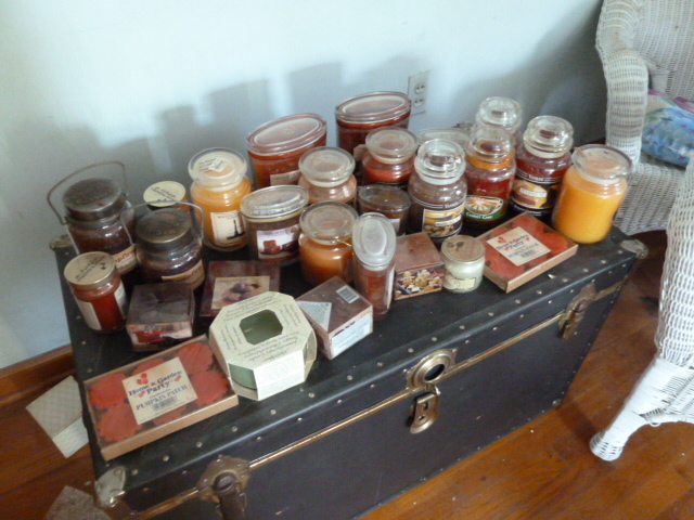 lot 198 image: HUGE LOT OF CANDLES