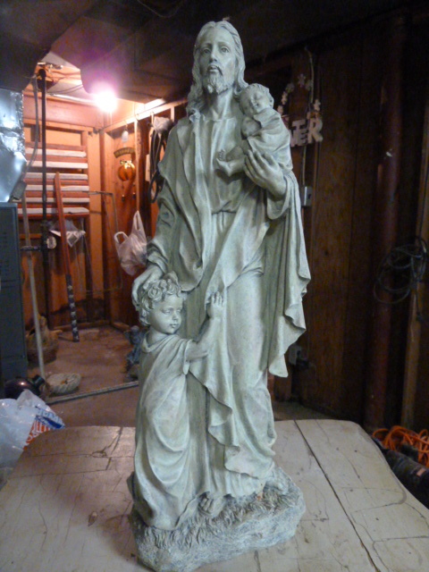lot 271 image: LARGE JESUS with Children YARD ART