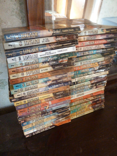 lot 269 image: HUGE LONGARM WESTERN BOOK LOT