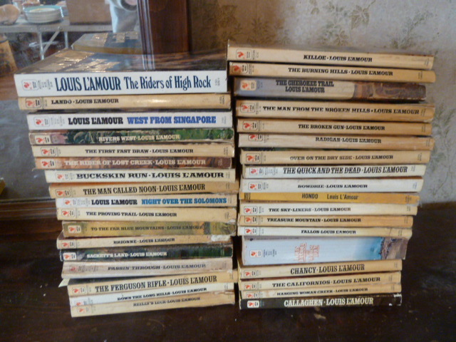 lot 254 image: HUGE LOT OF LOUIS LAMOUR BOOKS