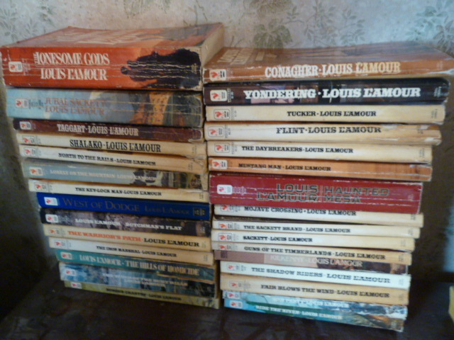 lot 253 image: HUGE LOT OF LOUIS LAMOUR BOOKS