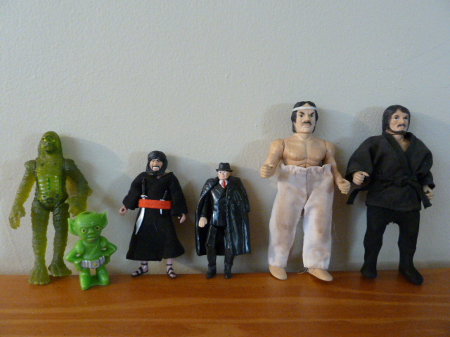 lot 251 image: LOT OF VINTAGE ACTION FIGURE TOYS