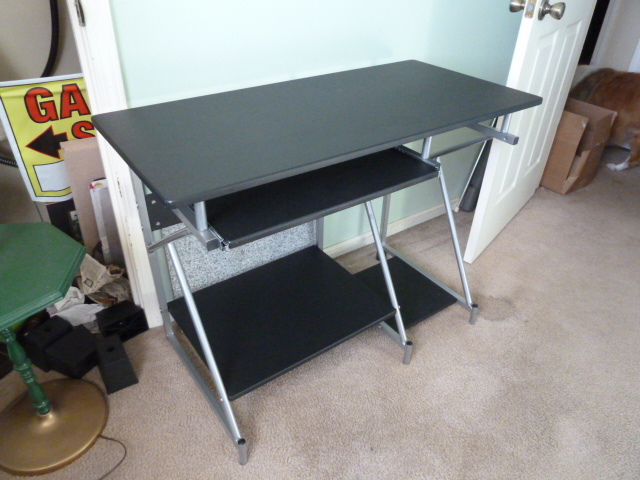 lot 255 image: MODERN COMPUTER DESK