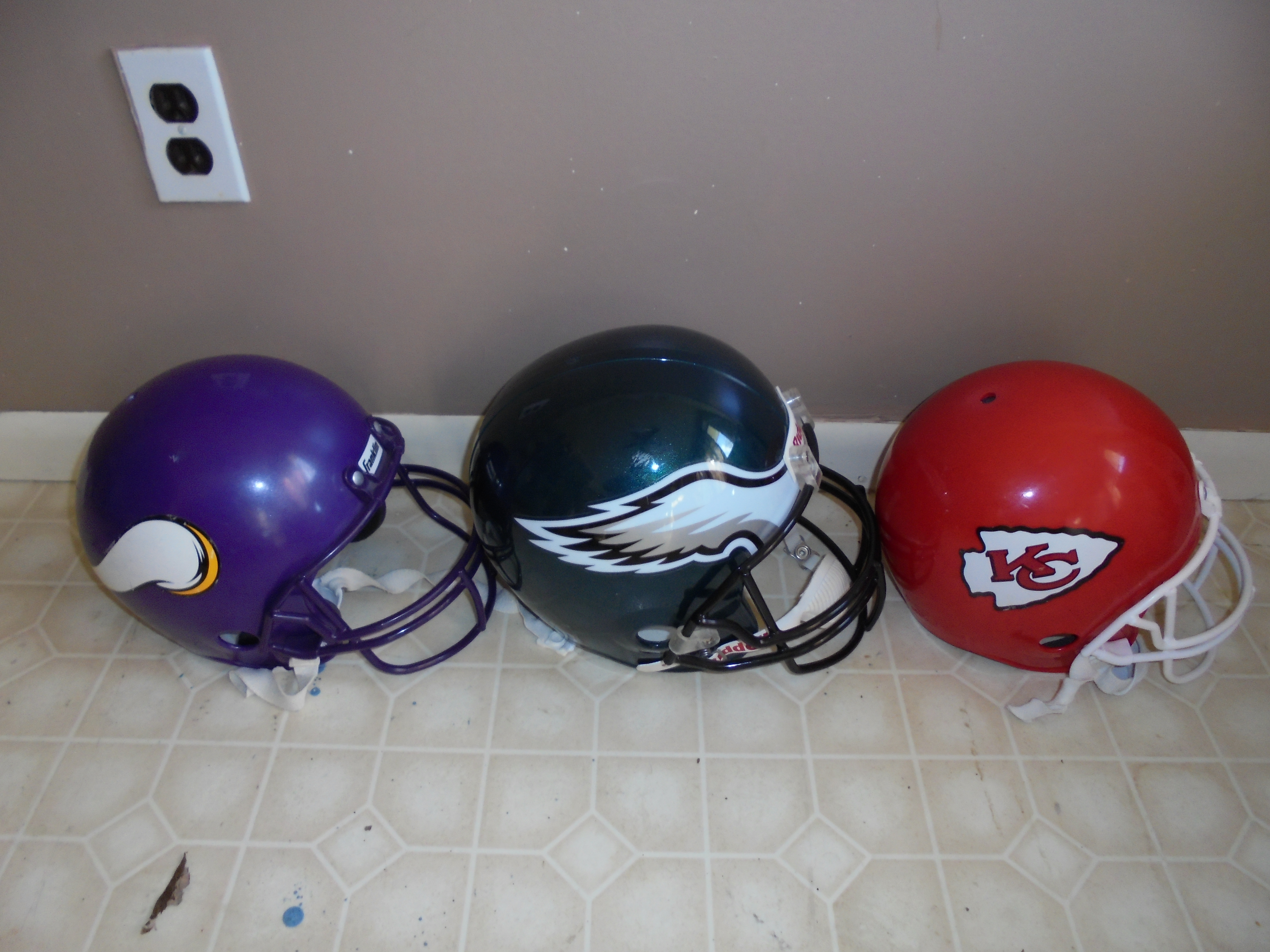 lot 84 image: EAGLES, VIKINGS, & CHIEFS HELMETS