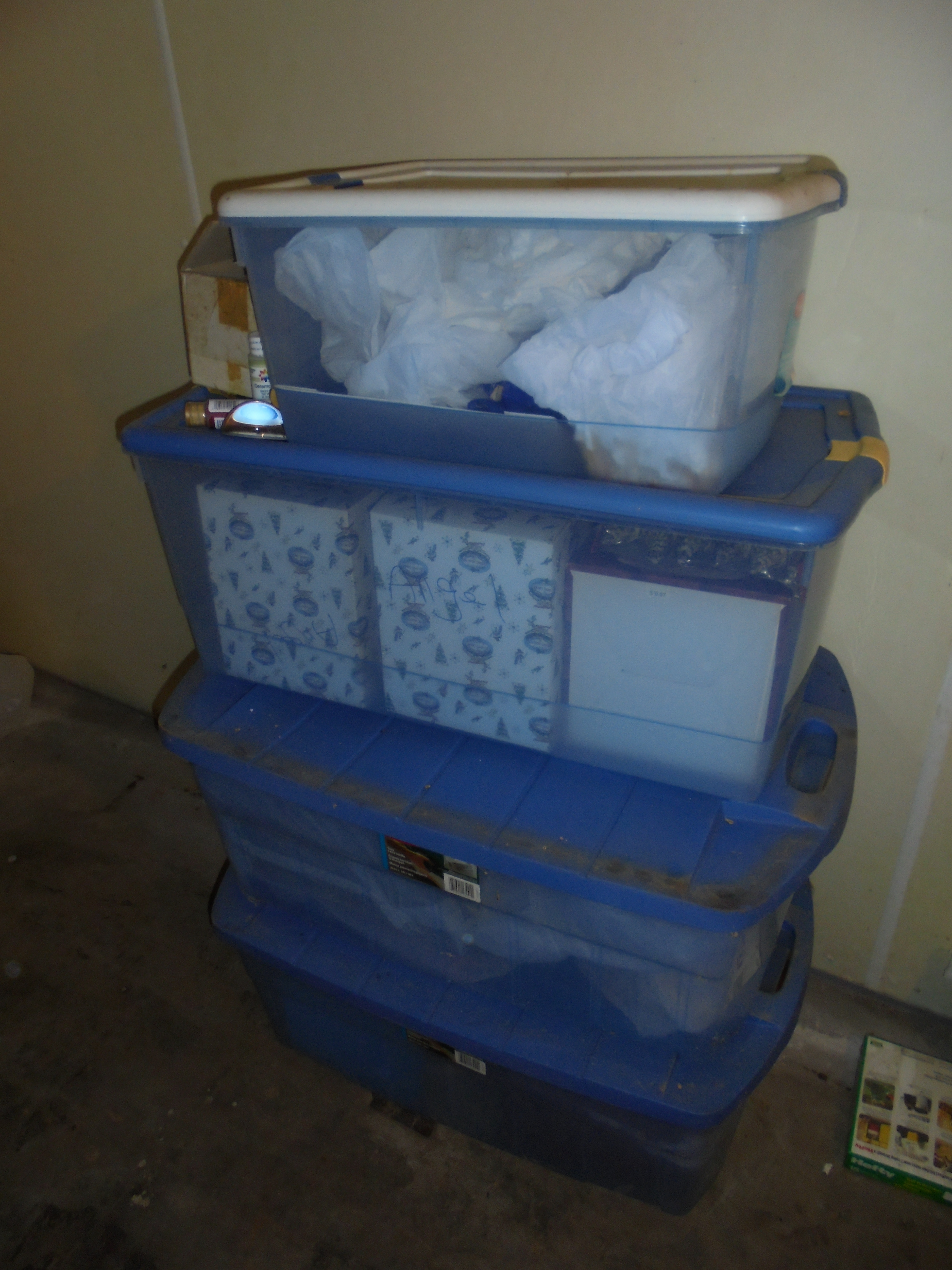 lot 450 image: 4 HUGE TOTES FULL OF SEASONAL DECOR