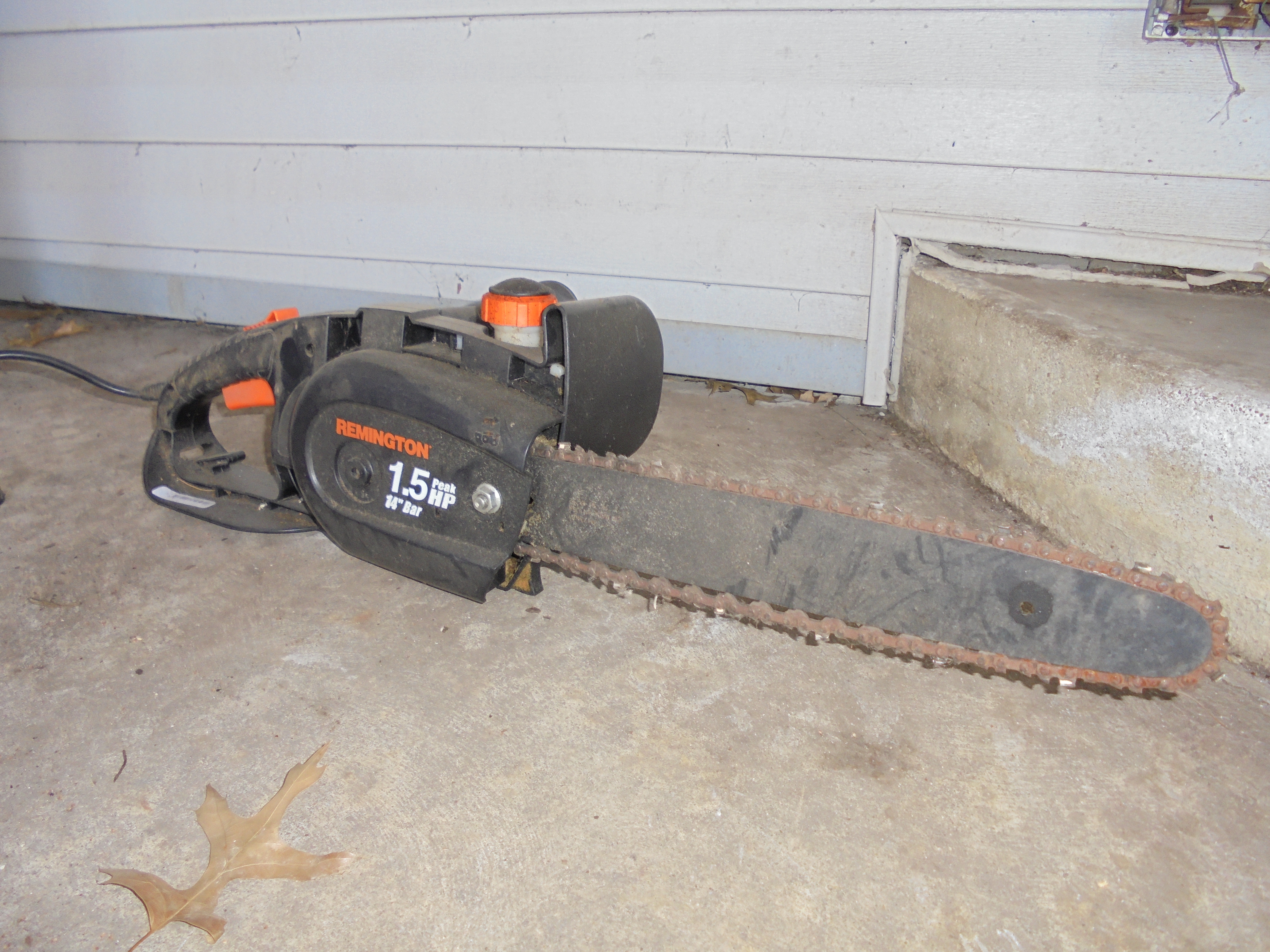 lot 12 image: REMINGTON CHAIN SAW