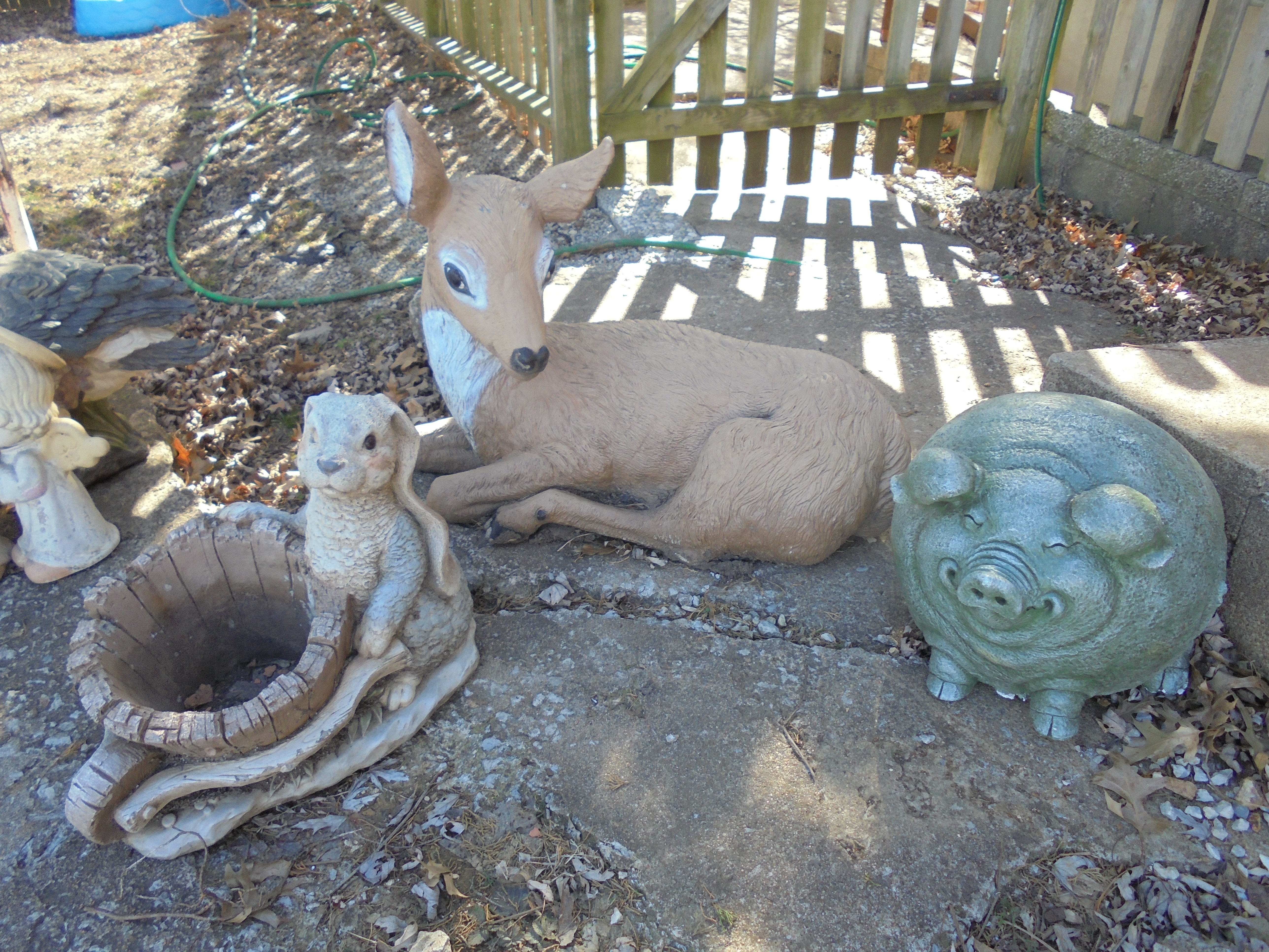 lot 61 image: LARGE DEER, PIGGY, & BUNNY PLANTER YARD ART