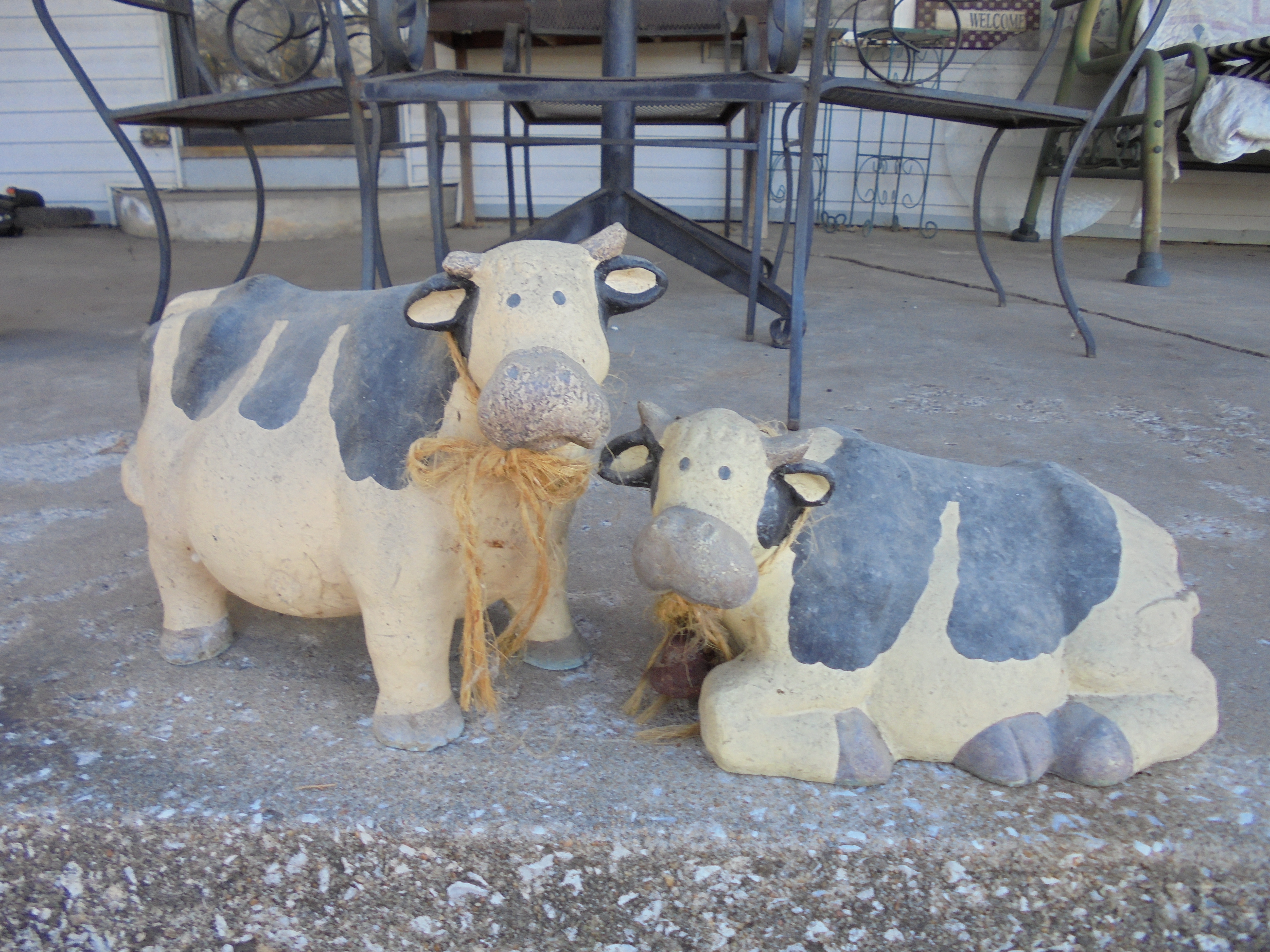 lot 31 image: PAIR OF CUTE COWS YARD ART
