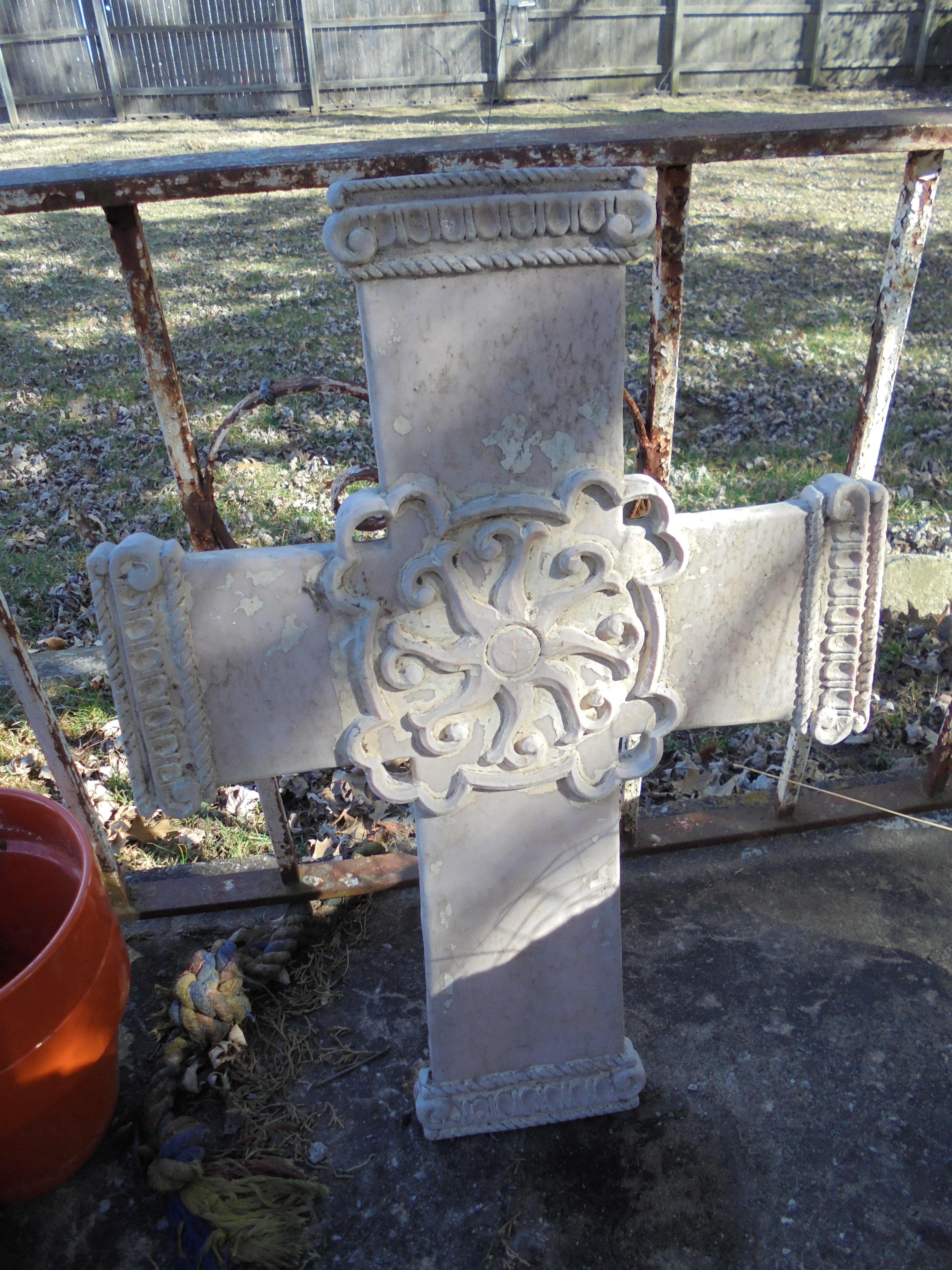 lot 421 image: LARGE CROSS
