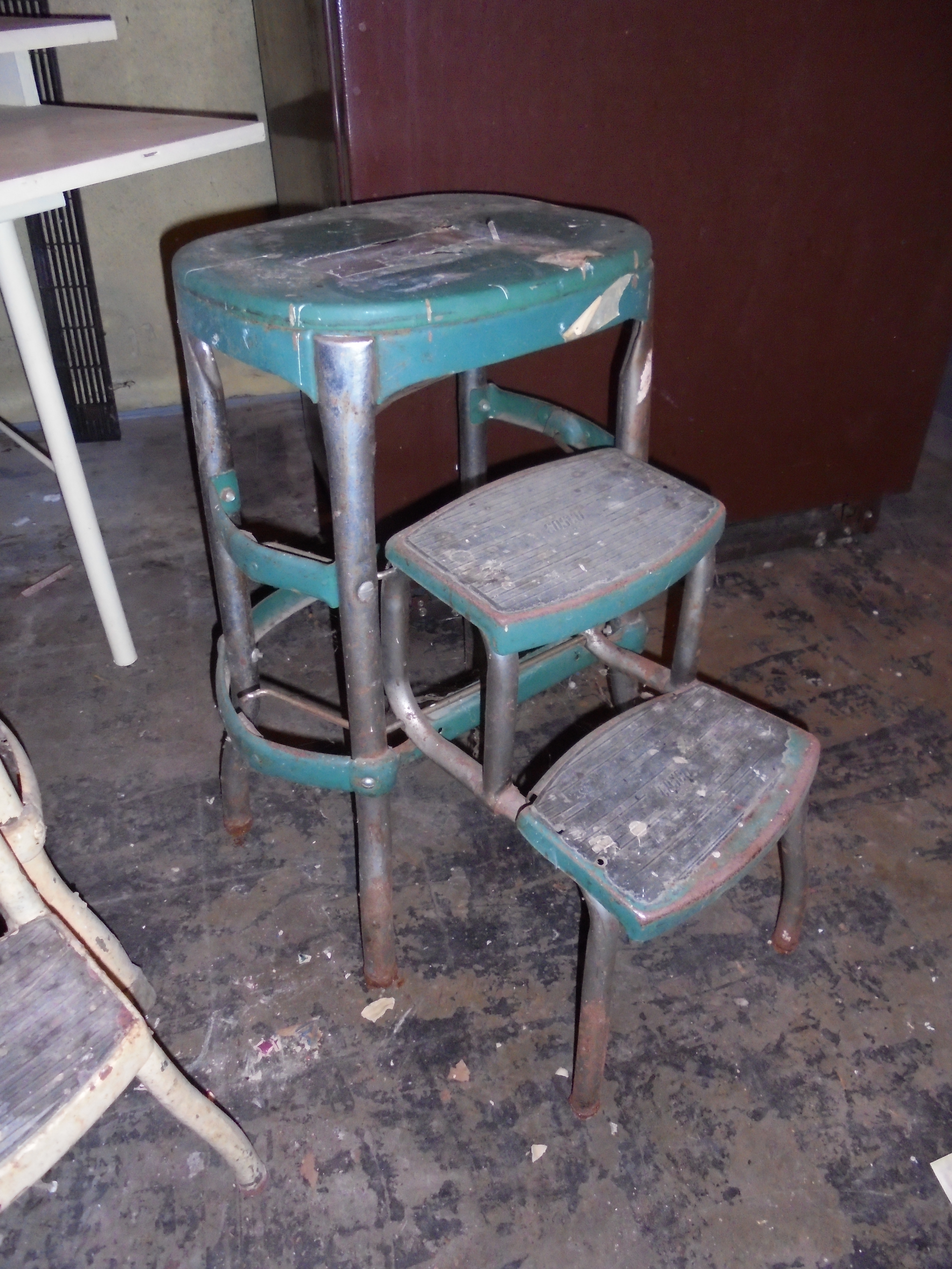 lot 416 image: ANTIQUE COSCO STEP CHAIR
